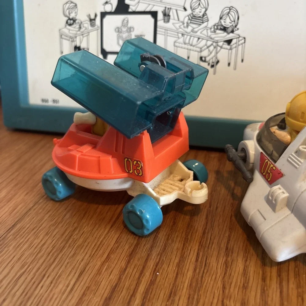 Vintage 1984 Playworld Lil Playmates Space Station Play Set 5‎ Accessories Lot